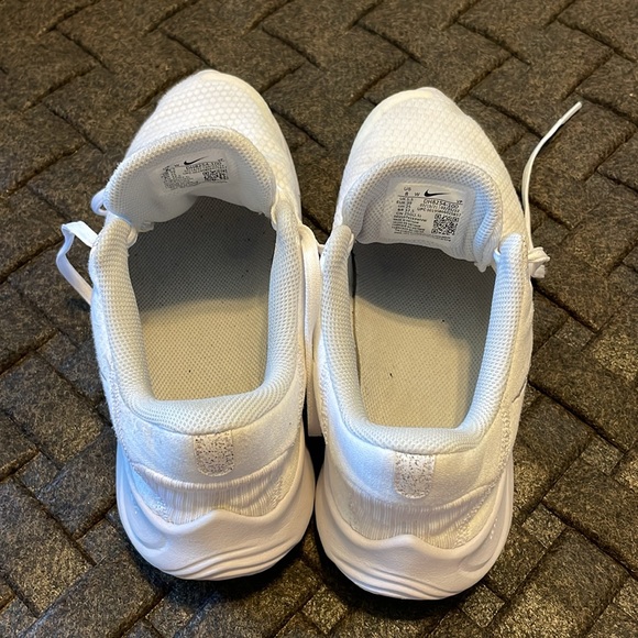 NIKE 8 Wide. Womens Flex Experience running shoe. - Picture 5 of 8